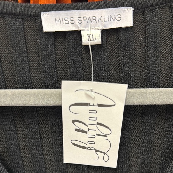 Elegant Black Ribbed Knit Dress - Picture 2 of 4